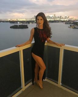Amanda Cerny feet photo thumbnail