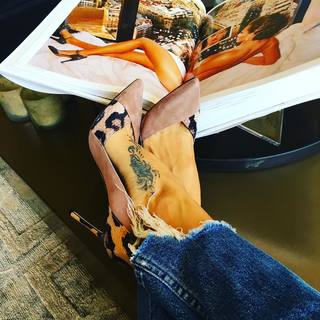 Brooke Burke feet photo thumbnail