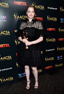 Emma Stone feet photo thumbnail