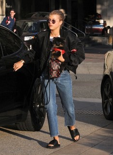 Sofia Richie feet photo thumbnail