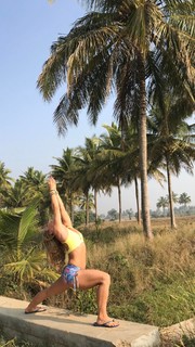 Kino MacGregor feet photo thumbnail