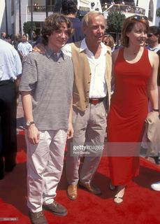 Linda Kozlowski feet photo 4