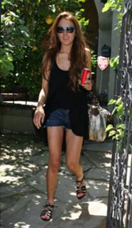 Lindsay Lohan feet photo thumbnail