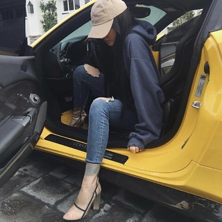 Kylie Jenner feet photo thumbnail