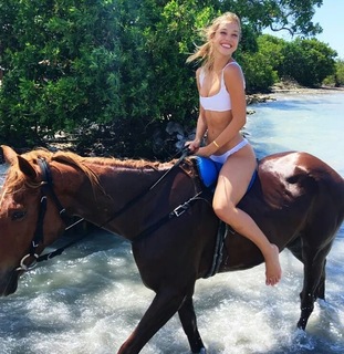 Alexis Ren feet photo thumbnail
