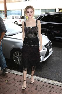 Zoey Deutch feet photo thumbnail