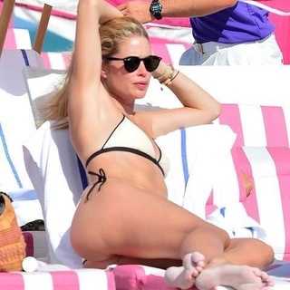 Doutzen Kroes feet photo thumbnail