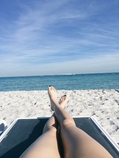 Erin Lim feet photo thumbnail