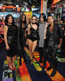 Nelly Furtado feet photo thumbnail