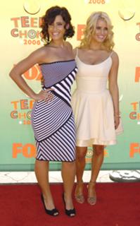 Nelly Furtado feet photo thumbnail
