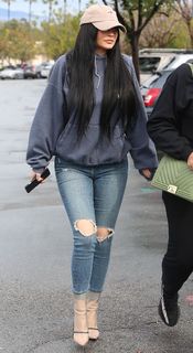 Kylie Jenner feet photo thumbnail