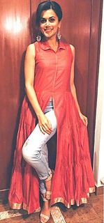 Taapsee Pannu feet photo thumbnail