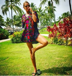 Adriane Galisteu feet photo thumbnail