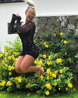 Juliana Salimeni feet photo thumbnail