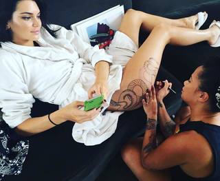 Kendall Jenner feet photo thumbnail