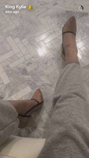 Kylie Jenner feet photo thumbnail