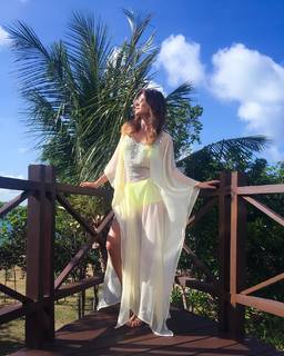 Paula Fernandes feet photo thumbnail
