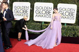Hailee Steinfeld feet photo thumbnail