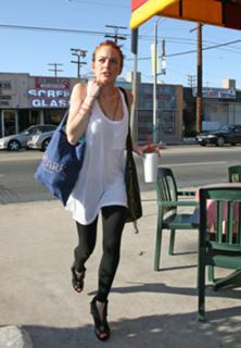 Lindsay Lohan feet photo thumbnail
