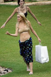 Lindsay Lohan feet photo thumbnail
