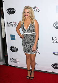 Emily Osment feet photo thumbnail