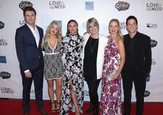 Emily Osment feet photo thumbnail