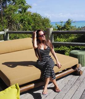 Carla Diaz feet photo thumbnail