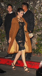 Alexandra Daddario feet photo thumbnail