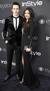 Victoria Justice feet photo thumbnail