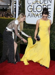Maisie Williams feet photo thumbnail