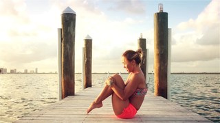 Kino MacGregor feet photo thumbnail