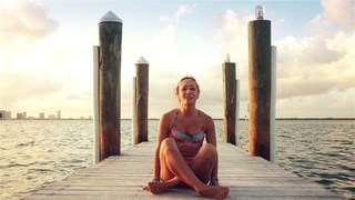 Kino MacGregor feet photo thumbnail