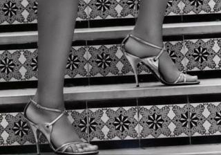 Elena Santarelli feet photo thumbnail