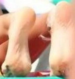 Elena Santarelli feet photo thumbnail
