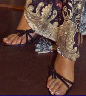 Elena Santarelli feet photo thumbnail