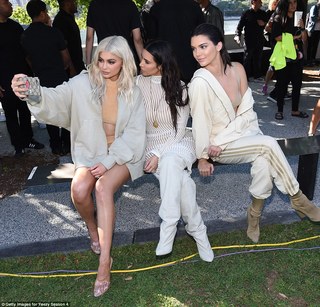 Kylie Jenner feet photo thumbnail