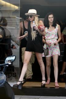 Lindsay Lohan feet photo thumbnail
