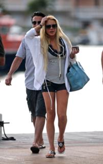 Lindsay Lohan feet photo thumbnail