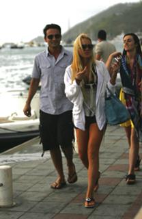Lindsay Lohan feet photo thumbnail