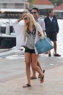 Lindsay Lohan feet photo thumbnail