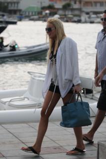Lindsay Lohan feet photo thumbnail