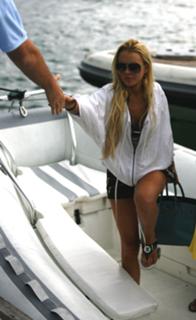Lindsay Lohan feet photo thumbnail