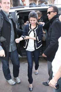 Selena Gomez feet photo thumbnail