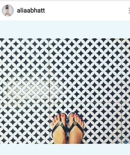Alia Bhatt feet photo thumbnail