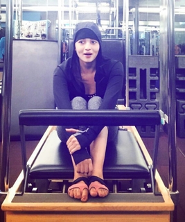 Alia Bhatt feet photo thumbnail
