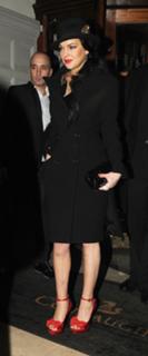 Lindsay Lohan feet photo thumbnail
