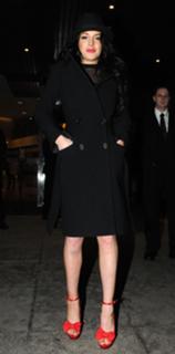 Lindsay Lohan feet photo thumbnail