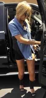 Lindsay Lohan feet photo thumbnail