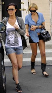 Lindsay Lohan feet photo thumbnail