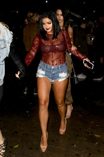 Ariel Winter feet photo thumbnail